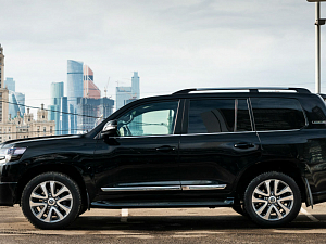 Toyota Land Cruiser 200 Executive Black_3