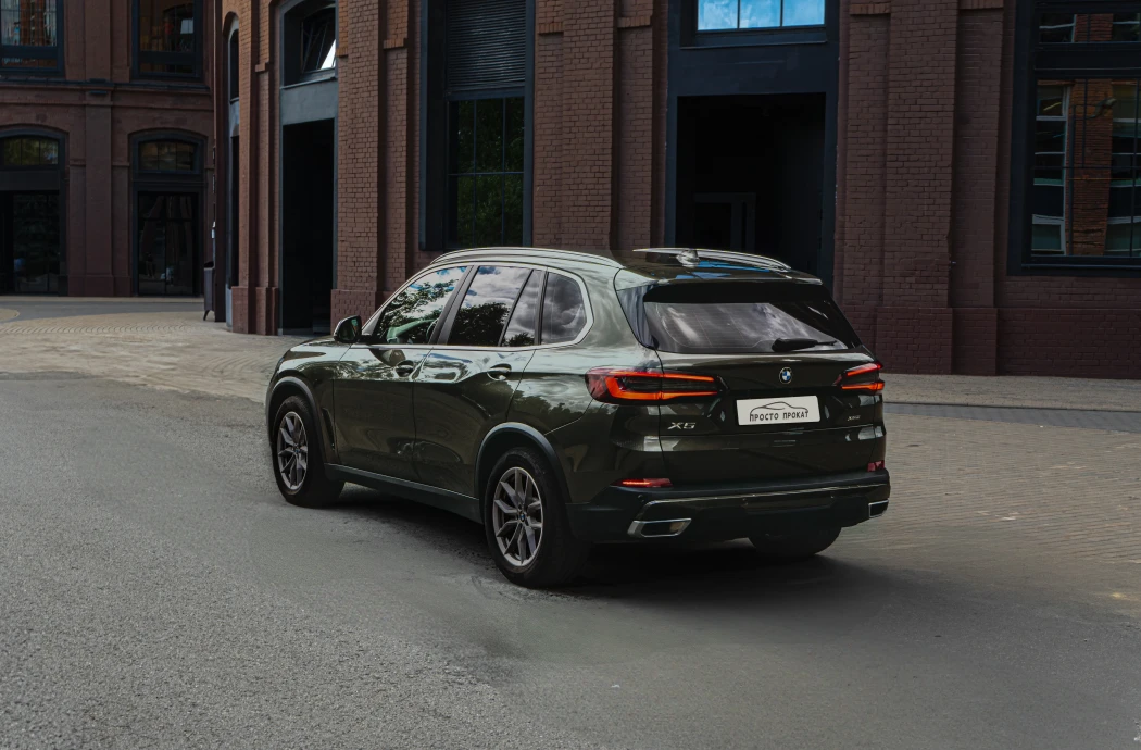 Аренда BMW X5 M-sport Green 