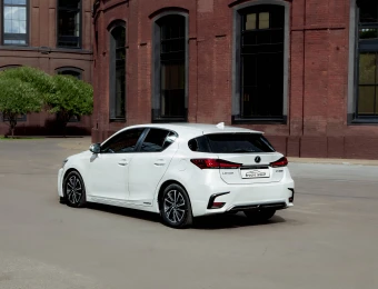 Lexus CT200H_1