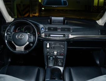 Lexus CT200H_3