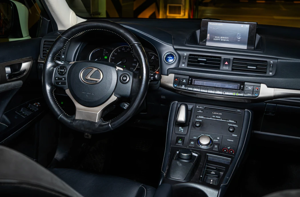 Аренда Lexus CT200H