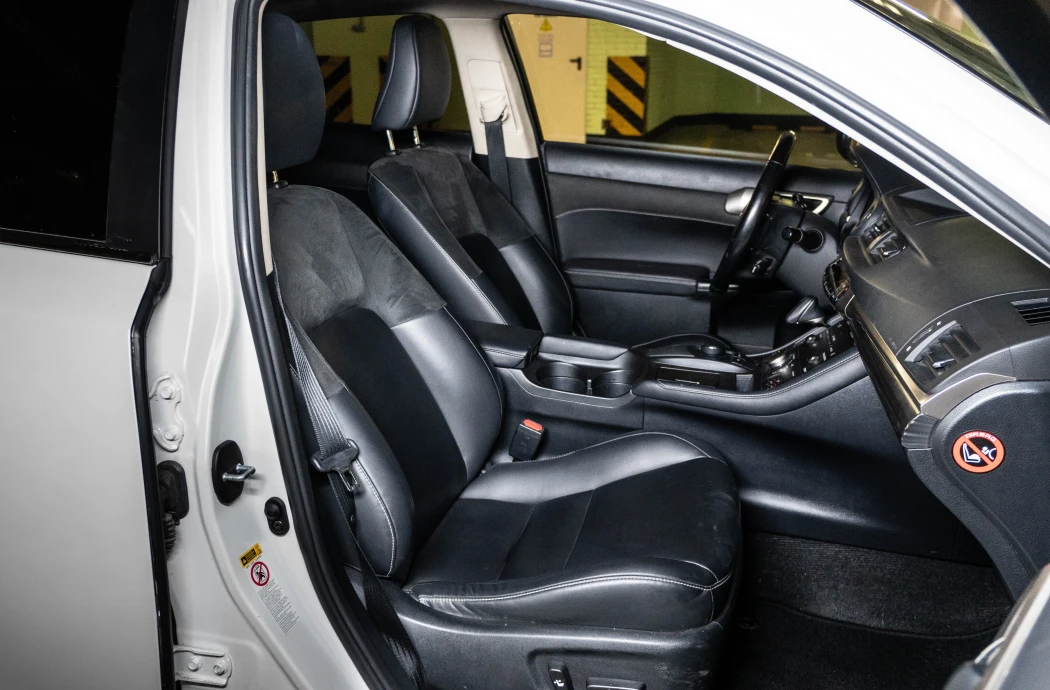 Аренда Lexus CT200H