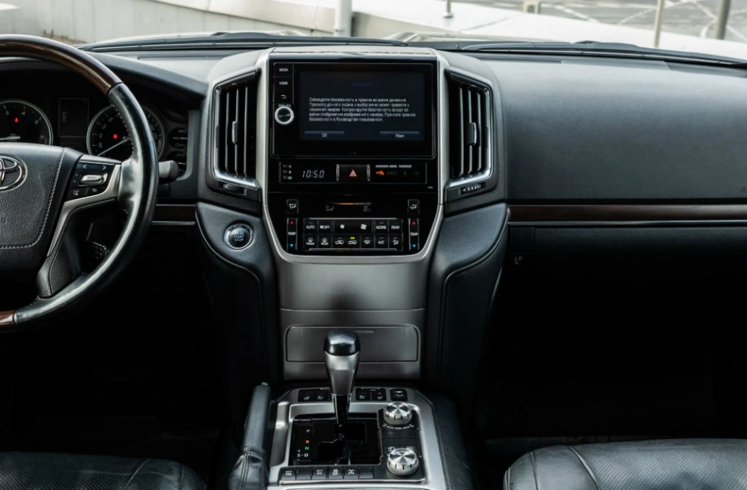 Аренда Тойота Лэнд Крузер 200 2017 Рестайлинг