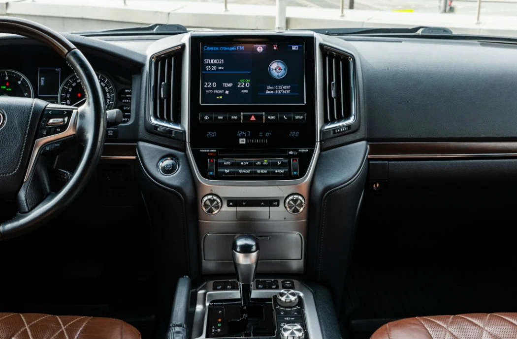 Аренда Toyota Land Cruiser 200 Executive Black