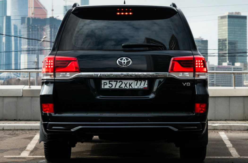 Аренда Toyota Land Cruiser 200 Executive Black