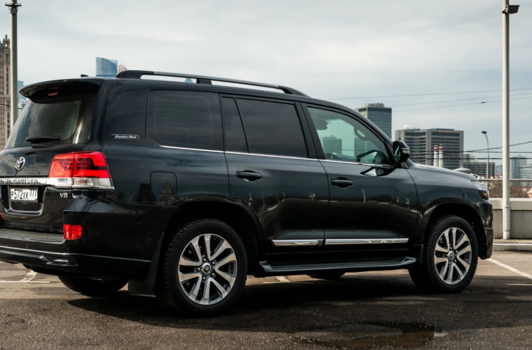 Аренда Toyota Land Cruiser 200 Executive Black