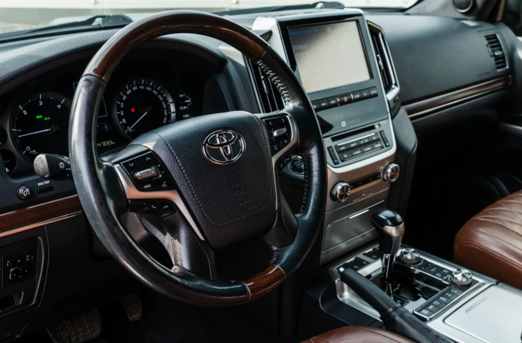 Аренда Toyota Land Cruiser 200 Executive Black