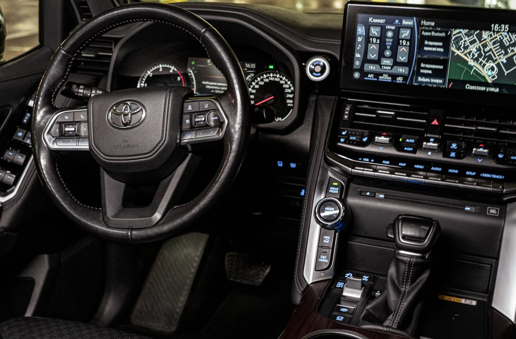 Аренда Toyota Land Cruiser 300