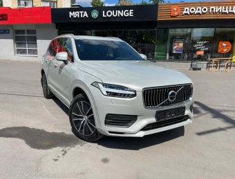 Volvo XC 90_0